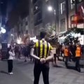 Fener taraftarını Galatasaraylılar teselli etti