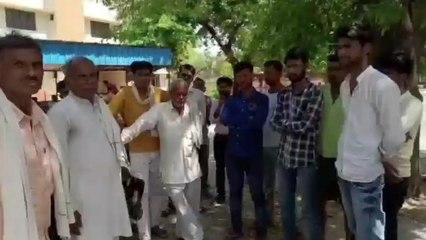 देखिए छत में खड़ी महिला को उड़ा ले गई तेज आंधी, फिर मौत के मंडराय काले बादल