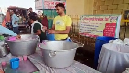 मंदिरों में सजाई झांकियां, शीतल पेय वितरण की मची होड़