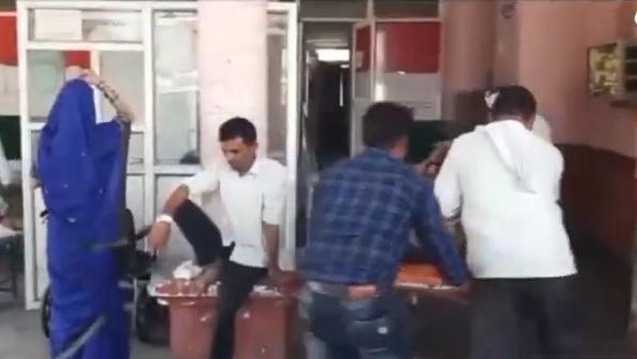फिरोजाबाद: में दिखा रफ्तार का कहर, दो बाइकों की भिड़ंत में 3 लोग हुए घायल