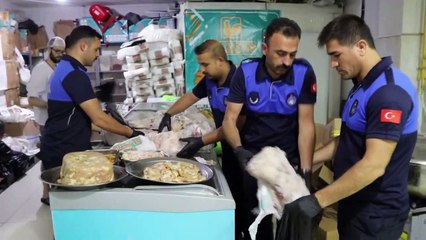 Bu kadarına da pes! Çamaşır suyunda bekletilen etleri vatandaşa satacaklardı