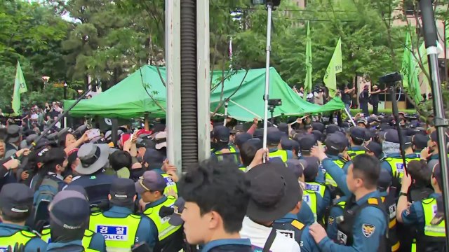 건설노조 '분향소 설치' 과정에서 경찰과 충돌...4명 체포·4명 부상 / YTN