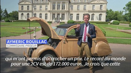 En Touraine, une 2CV en bois, unique au monde, bientôt aux enchères
