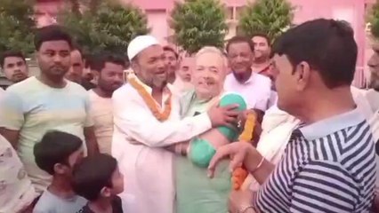 कटिहार: हज यात्रा मे निकले जायरीन का जन स्वराज पार्टी के नेताओ ने किया अभिनन्दन