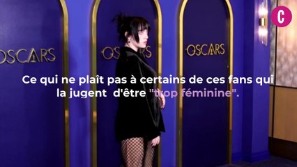 Billie Eilish fustige les critiques qui la jugent trop féminine