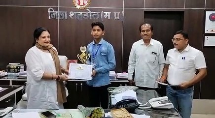 Video Story: कलेक्टर ने विद्यार्थियों से कहा- हमेशा बड़ा सोचो, सफलता उन्हीं को मिलती है जिनका एक लक्ष्य होता है