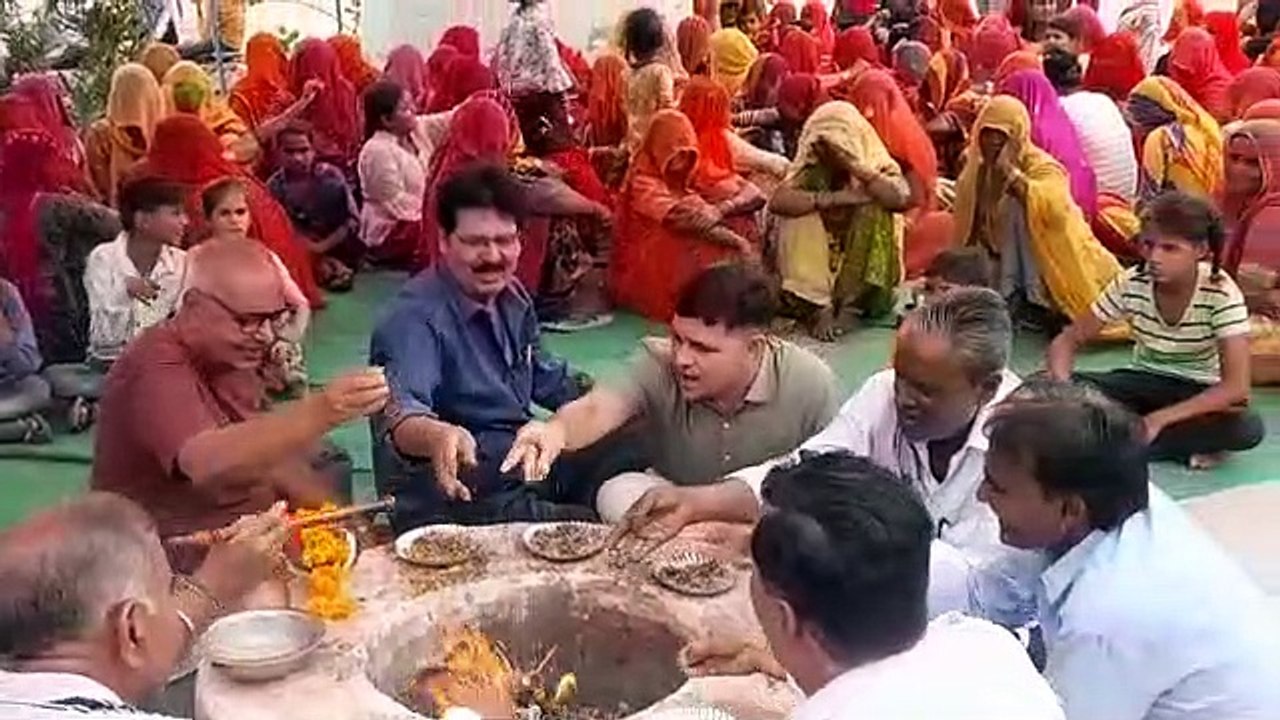 छात्रावास के विरोध में सद्बुद्धि यज्ञ में दी आहुतियां