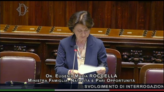 Roccella: impegno Governo per reato di maternità surrogata all'estero