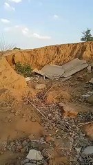 Video Story - मोहनी जलाशय से किसानों के खेतों तक नहीं पहुंचा पानी , क्षतिग्रस्त नहर सुधारने ग्राम पंचायत ने लिखा पत्र