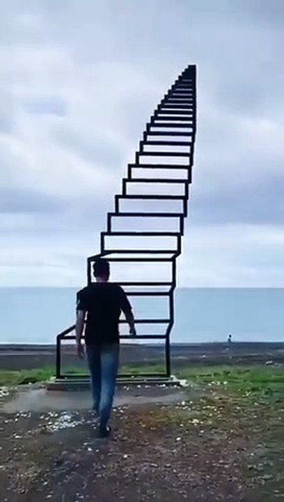 N u d e body