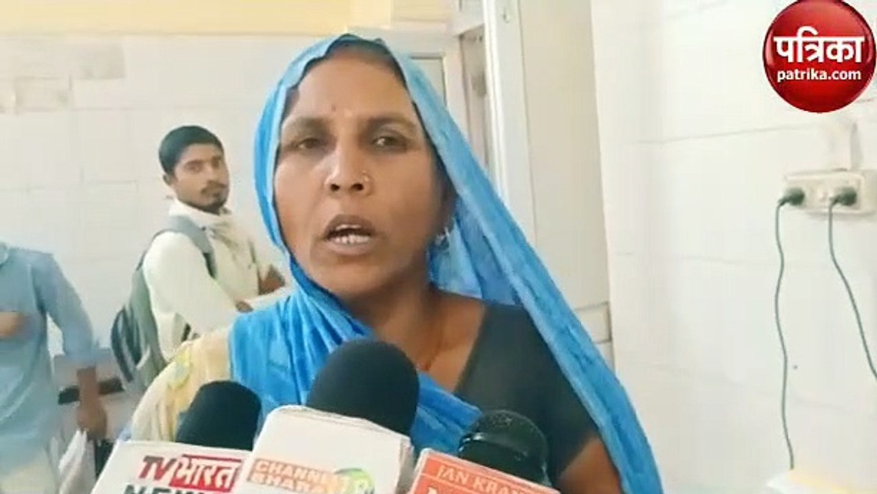 Gonda वीडियो : शीशा पीसकर पीने से बिगड़ी महिला...