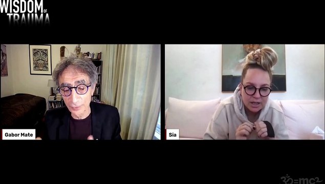 La chanteuse Sia explique avoir été diagnostiquée d'une forme d'autisme en ayant été diagnostiquée neuroatypique : Je suis sur le spectre