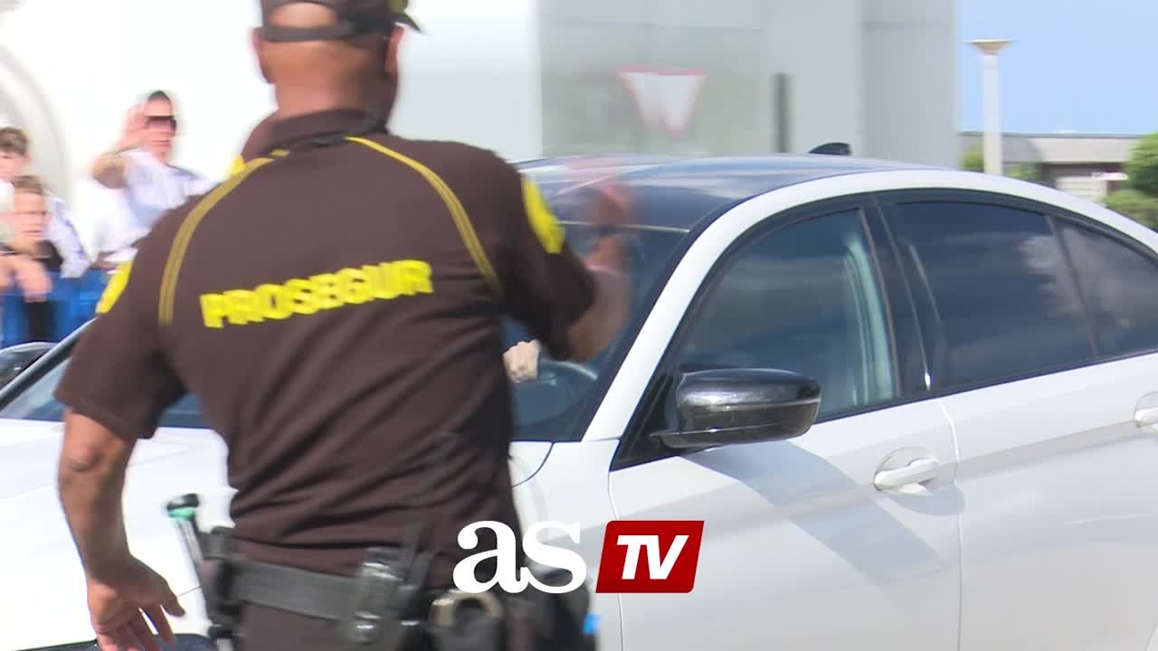 Karim Benzema sale de Valdebebas con Karim Djaziri, su representante