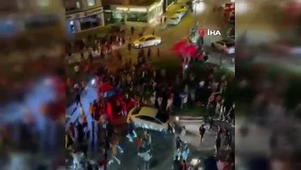 Kutlama yapan Galatasaraylıları araçla ezdi