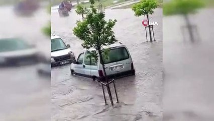 10 ilde etkili olan sağanak yağış, vatandaşlara zor anlar yaşattı