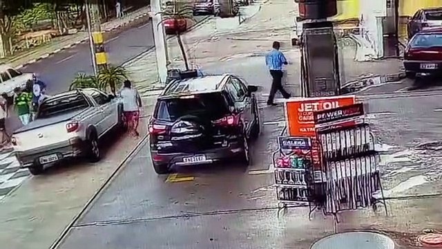 Motorista foge após atropelar idosa na saída de posto em Presidente Prudente