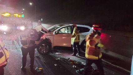 익산장수고속도로서 SUV차량·순찰차 추돌...2명 다쳐 / YTN