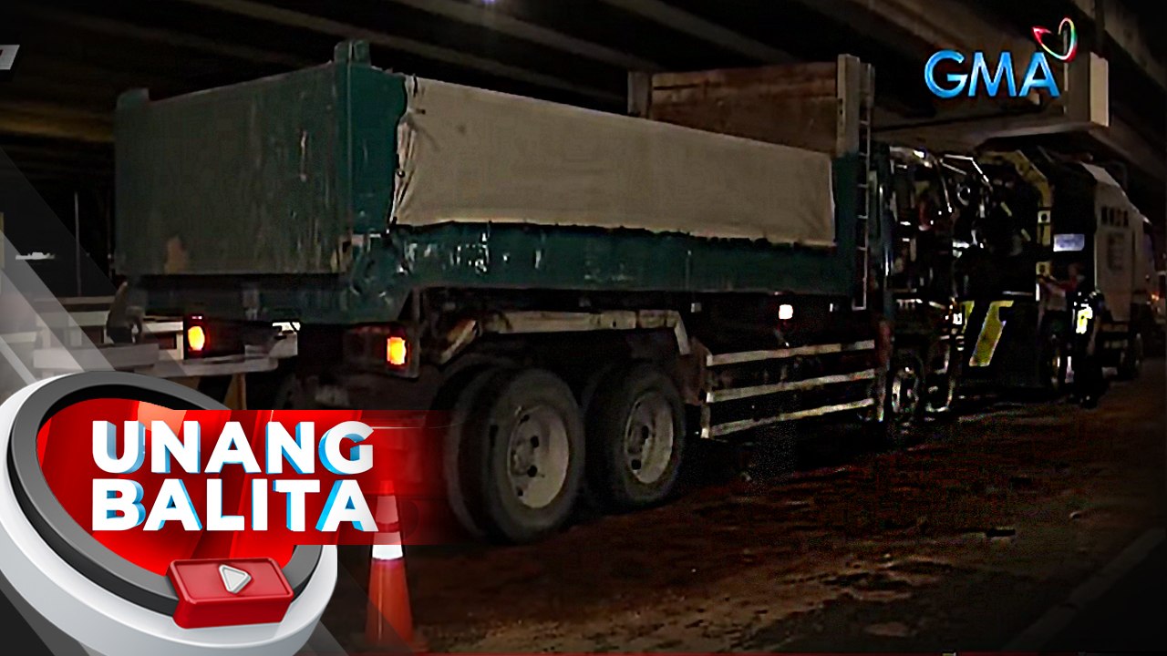 Langis mula sa isang dump truck, tumagas sa EDSA; ilang rider, sumemplang | UB