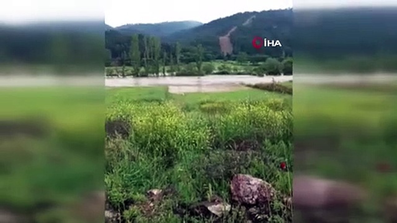 Aşırı yağışlar Gediz'de taşkına sebep oldu