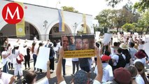 Familiares de desaparecidos salen de reunión en la Fiscalía de Jalisco en Zapopan