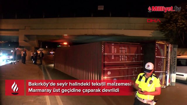 Aynı yerde yine benzer kaza! TIR üst geçide çarptı