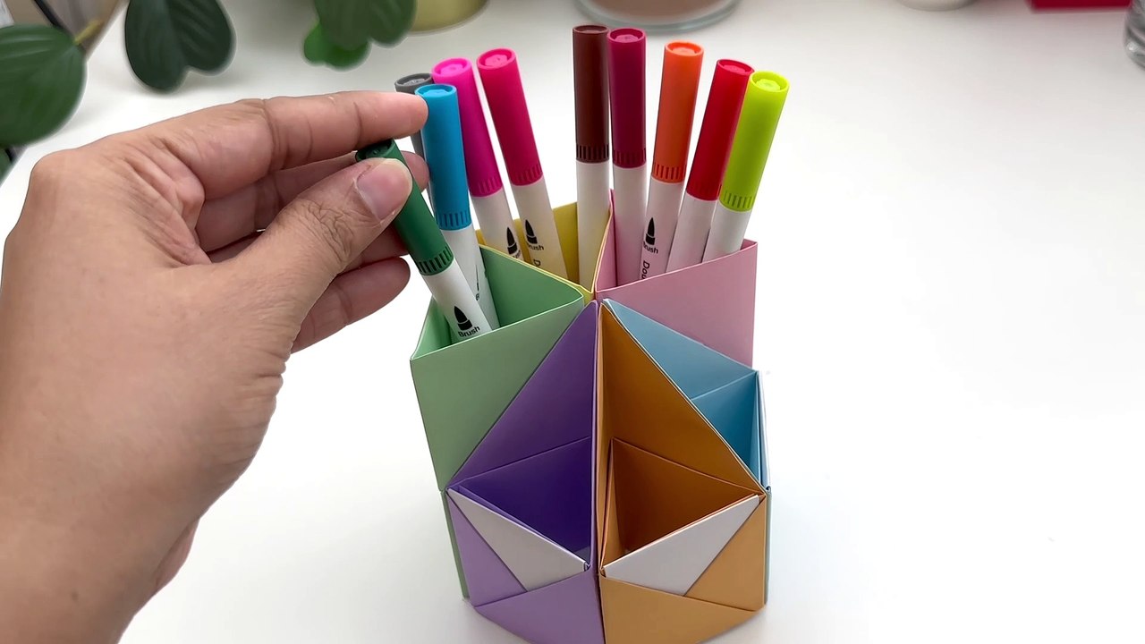DIY EASY AND CUTE HOMEMADE PEN HOLDER / Paper Pencil Stand / SCHOOL