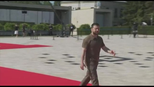 Zelensky arriva in Moldavia al summit della Comunità politica europea