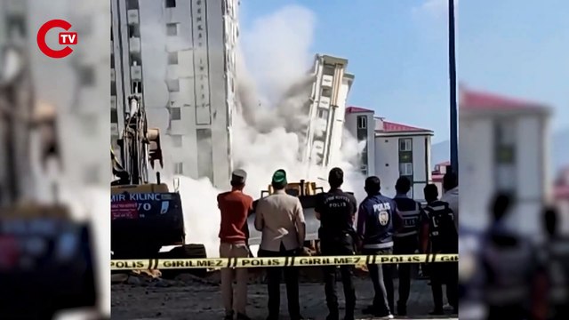 Bina yıkımı esnasında sağlam binanın üzerine devrildi