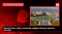 Hasarlı bina, yıkım sırasında sağlam binanın üzerine devrildi