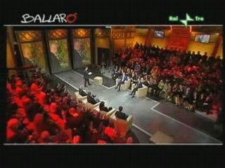 Crozza a  Ballarò  programma stracciato