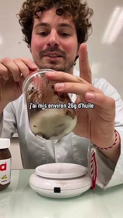 Des volontaires dans l’assemblée ?   ps: on ne consomme jamais de nourriture en labo oh 