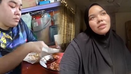 Jamah masakan terakhir ibu, wanita ini terlalu sebak sampai nak telan pun tak mampu