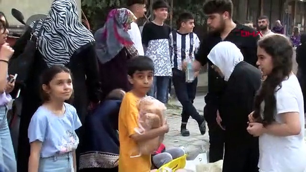 Lors de la démolition d'un immeuble à Sultangazi, 3 bâtiments ont été endommagés