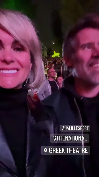 Laeticia Hallyday et Jalil Lespert échangent de doux baisers à Los Angeles, au Greek Theatre de Los Angeles.Laeticia Hallyday et Jalil Lespert ensemble à Los Angeles.© Instagram