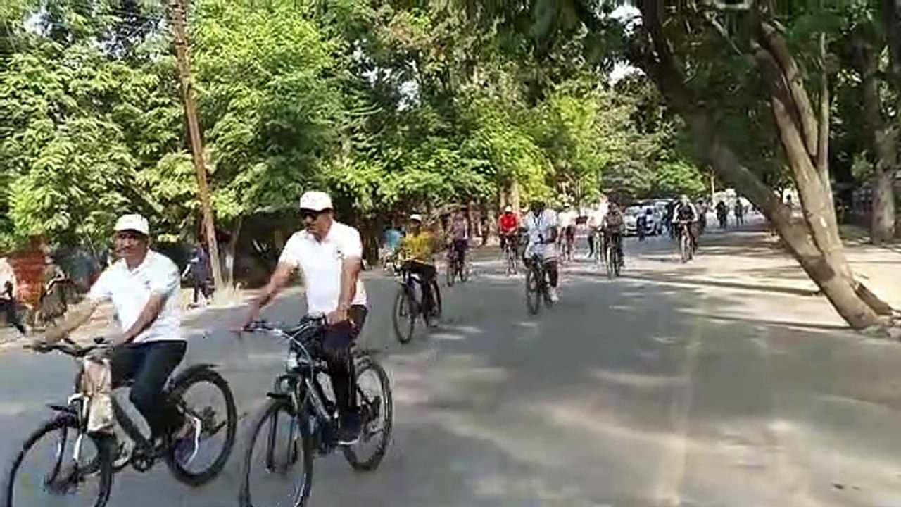 साइकिल रैली में शामिल हुए सैकड़ों शहरवासी, पर्य...