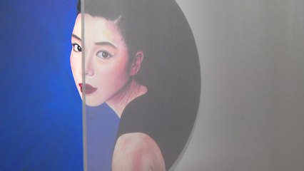 김규리, 5번째 개인전서 자화상으로 자신을 새롭게 표현 🎨