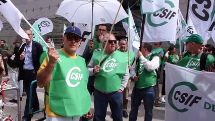 Concentración de los trabajadores de incendios de Castilla y León