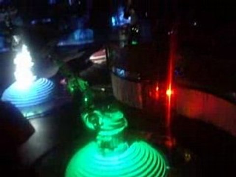 Attraction danse avec les robots aux futuroscope!