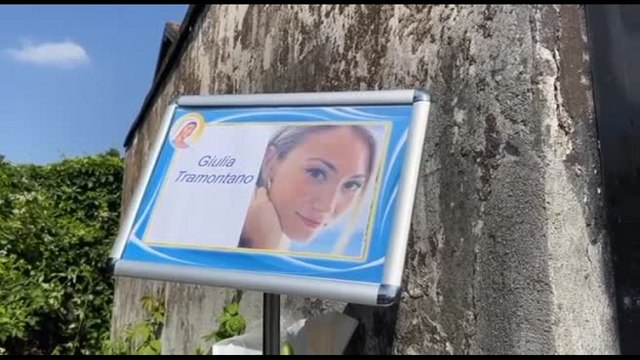 Fiori e bigliettini a Senago per Giulia Tramontano