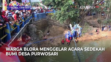 Di Blora Ada Panjat Pinang yang Bikin Pesertanya Kelabakan