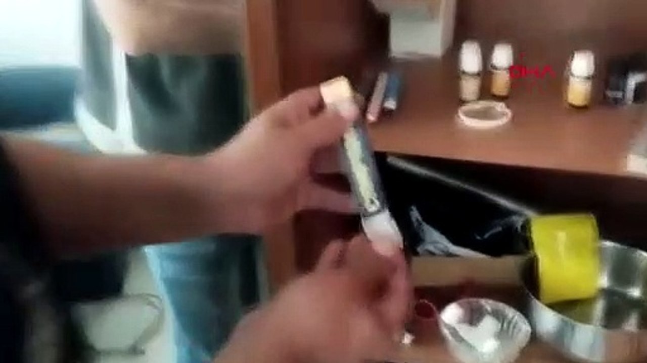 703 litres d'alcool contrefait saisis dans une maison transformée en usine à Adana