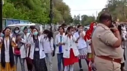 छिंदवाड़ा: कलेक्ट्रेट के सामने मचा हंगामा, पैरामेडिकल के छात्रों ने किया चक्का जाम