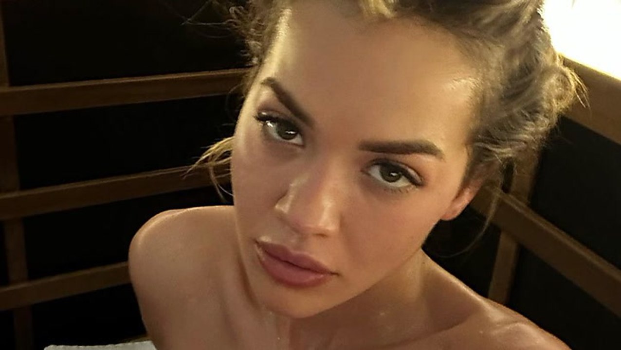 In der Sauna: Rita Ora bringt die Fans zum Schwitzen