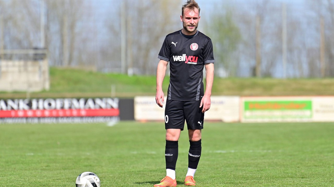 Vor 3000 Fans: FC Kilia Kiel schießt sich mit Last-Minute-Tor in die Regionalliga