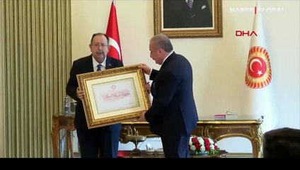 YSK Başkanı, Cumhurbaşkanı mazbatasını teslim etti