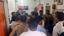 Video: लखनऊ में मकान कब्जे के विवाद को लेकर वकीलों और पुलिस में नोकझोंक, थाने में हंगामा