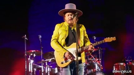 Zucchero senza retorica canta la sua terra in un live emozionante