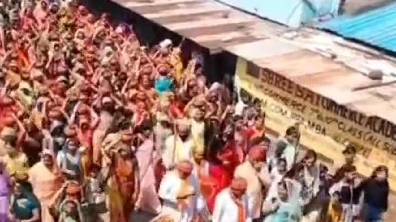 रतलाम: करमदी में निकली कलश यात्रा, समापन पर उमड़ा जनसैलाब