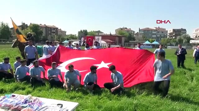 Lutteurs au championnat de lutte à l'huile des universités turques