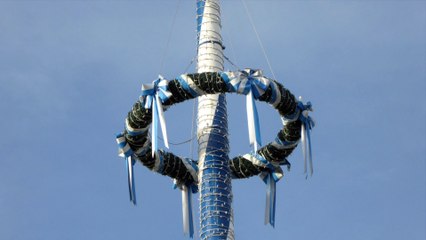 Mann bei Maibaumwache in Bayern angezündet